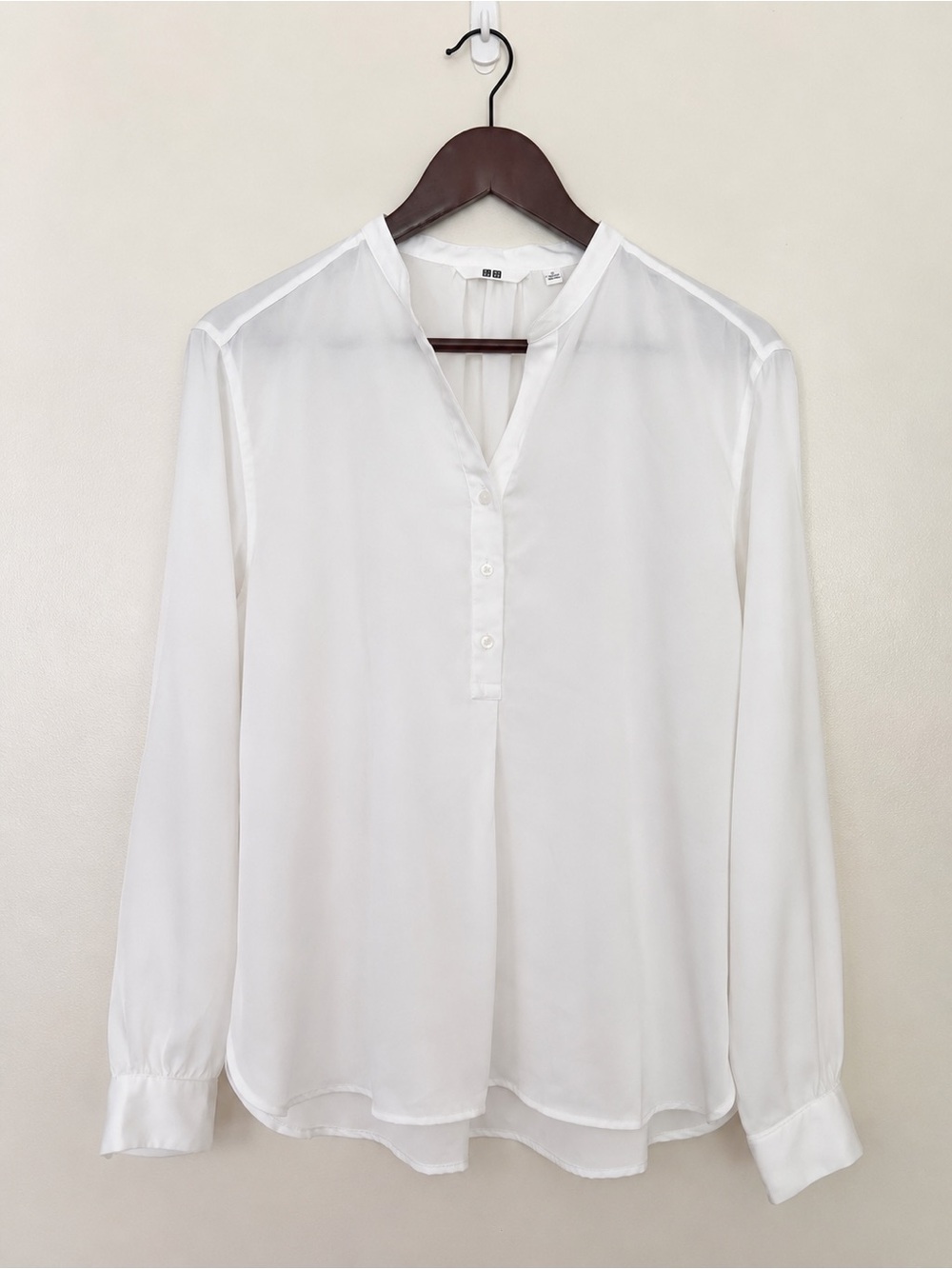 UNIQLO White V-Neck Long Sleeve Blouse Size S NWOT